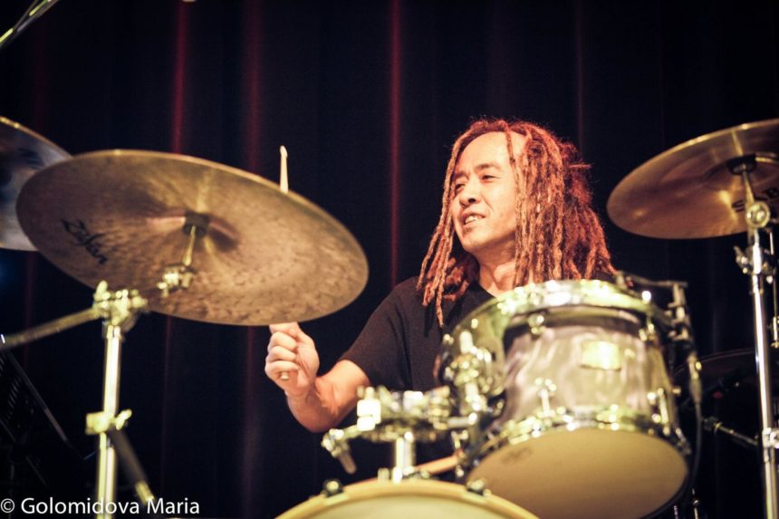 藤井伸昭 (drums)